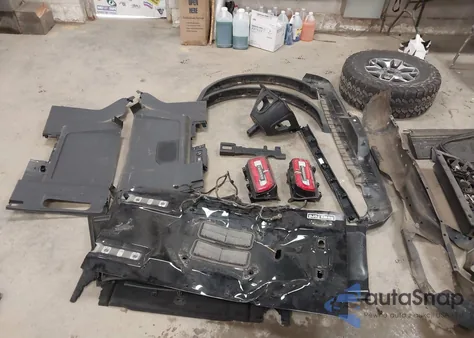 2023 Ford Bronco Badlands z USA, uszkodzony, nr VIN 1FMEE5DP0PLB62212